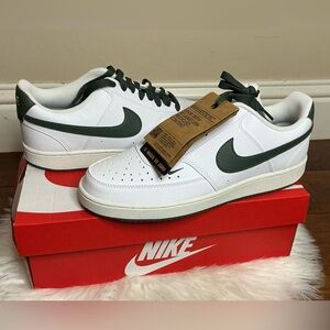 NIB NIKE COURT VISION LOW WHITE/VINTAGE GREEN-SAIL FV9952 101 size 10
